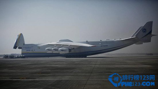世界上最大的飛機：安-225運輸機
