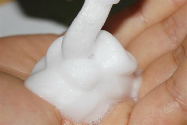 潔面泡沫和洗面乳的區別有哪些