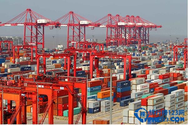 中國最大的港口：上海港口（也是世界最大的港口）