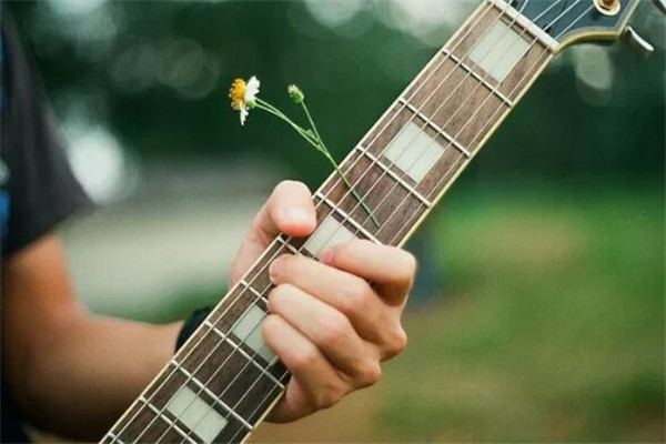 十種不適合學吉他的人 怕手指痛就別學，你適合學嗎