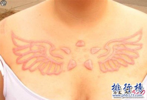 女人胸部割肉紋身圖