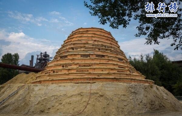 世界上最高的沙堡：16.68米，由3500噸沙子打造