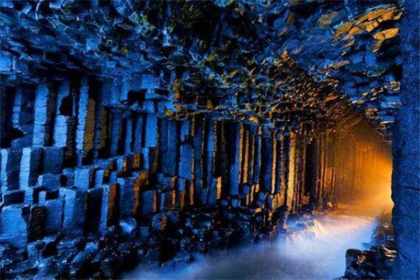 探秘世界最神秘的十大洞穴 天星村深洞深不見底（1026米）