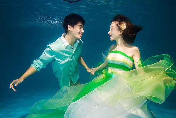水下婚紗照如何拍