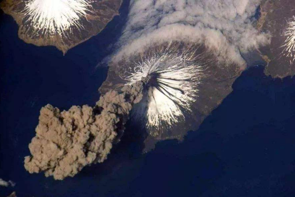 世界十大著名火山 第一最活躍，多次爆發式噴發
