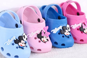 適合中國兒童十大拖鞋品牌：迪士尼拖鞋最受歡迎
