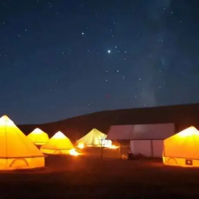 鳴沙山沙漠露營野奢營地