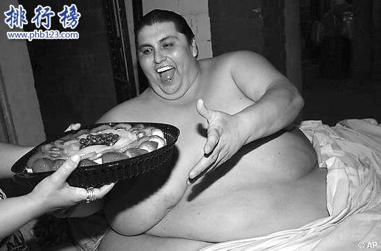 世界上最胖的男人：曼努埃爾·烏里韋(體重1120斤還找到了老婆)
