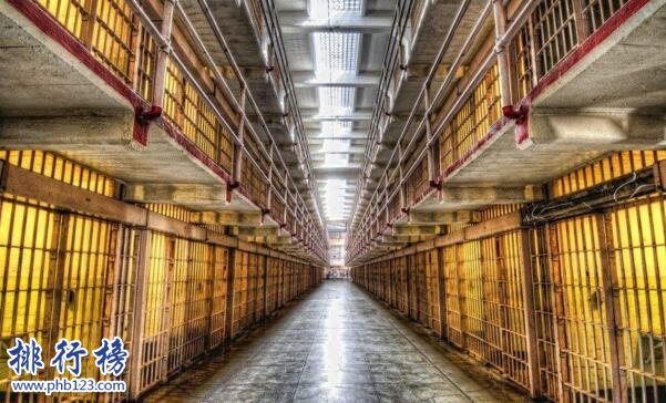 美國最嚴密的監獄:舊金山惡魔島監獄,四面都是海和鯊魚