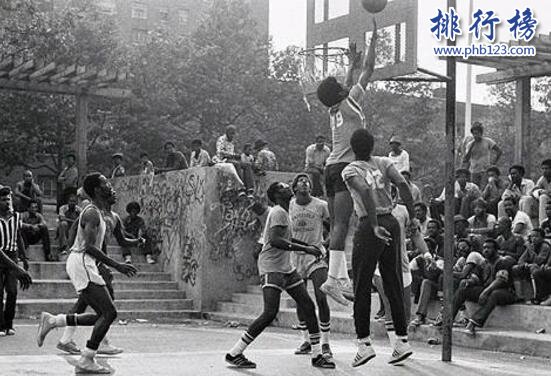 世界上彈跳最高的人:厄爾·麥尼考爾特彈跳153厘米秒殺喬丹