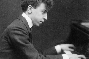 全球十大鋼琴家 郎朗成功上榜,魯賓斯坦堪稱鋼琴巨人