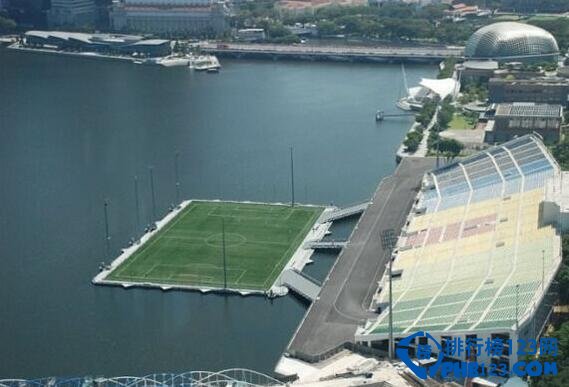 世界各地奇葩足球場，這是一座漂浮的足球場！